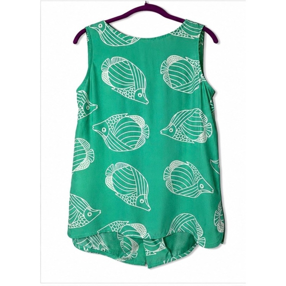 Sail to Sable Green Silk Tropical Fish Print Sleeveless Button Back Top Small